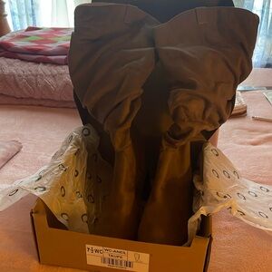 Women’s dress boots